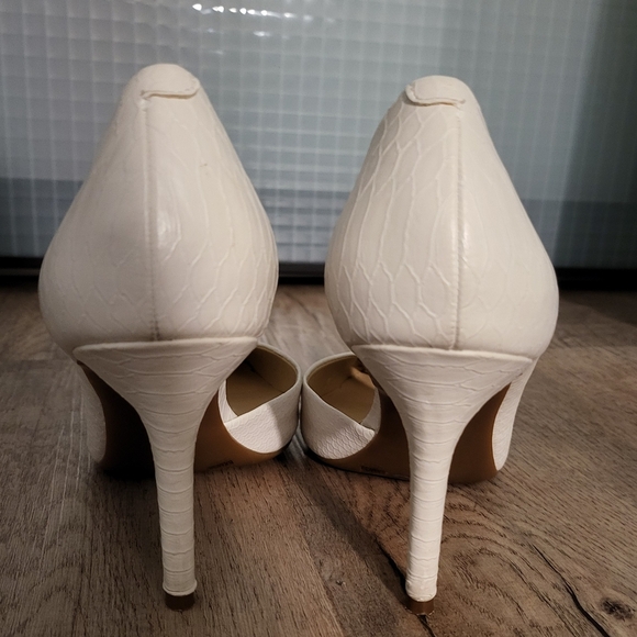 Elegant White Stilettos - Picture 3 of 9